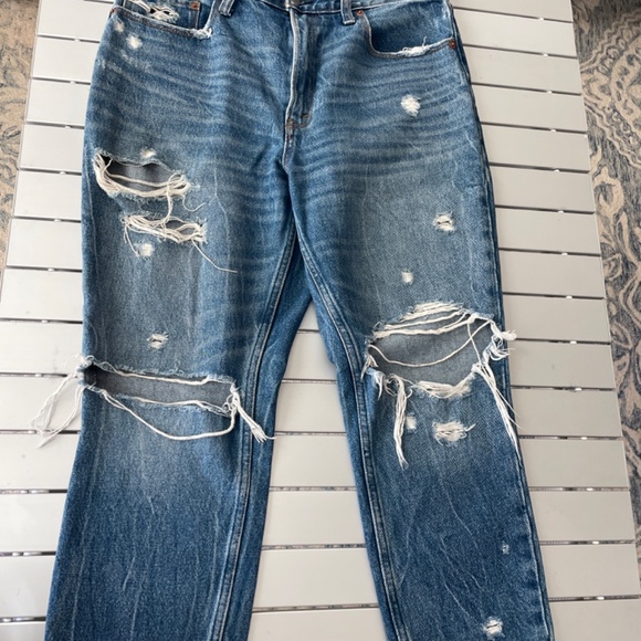 Abercrombie & Fitch Mom Jean - Picture 3 of 5